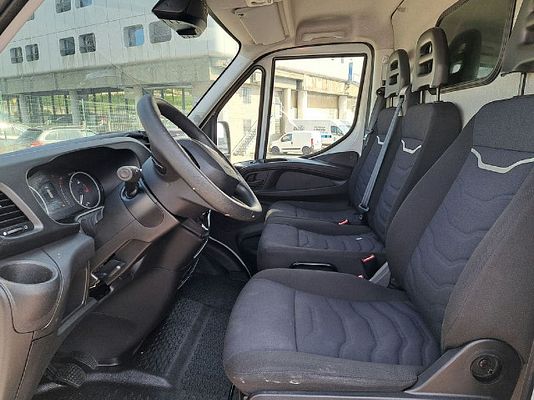 Vehicle image 11 / 15