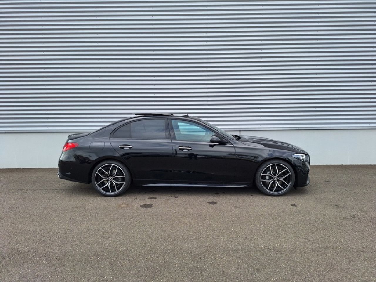 Photo du v&eacute;hicule 3 / 18