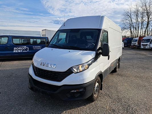 Vehicle image 1 / 15