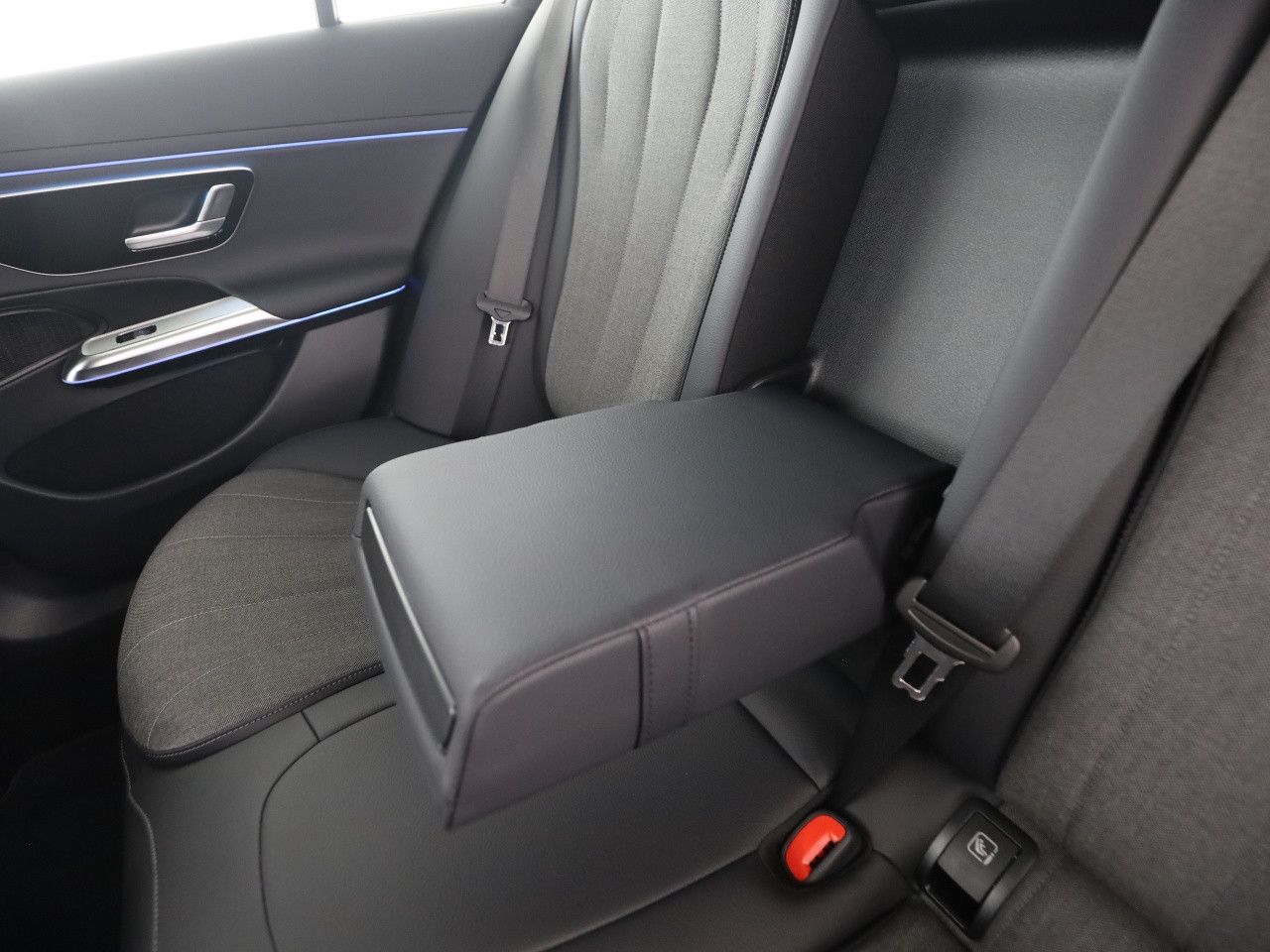 Mercedes-Benz E-Klasse – Bild 18