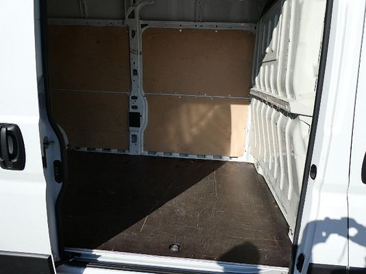 Vehicle image 14 / 15