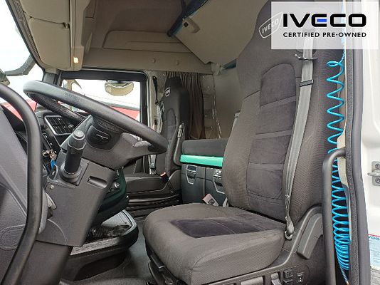 Vehicle image 9 / 18