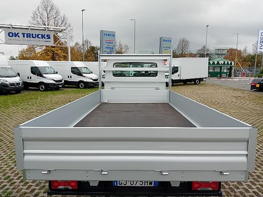 Vehicle image 5 / 10