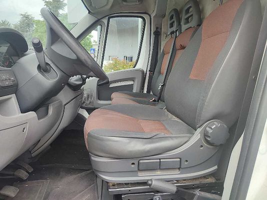 Vehicle image 8 / 8