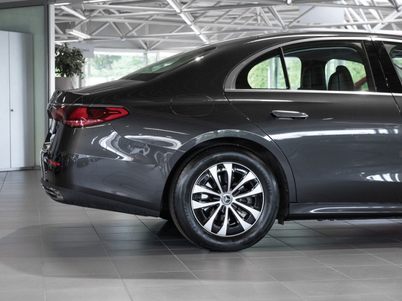 Mercedes-Benz E-Klasse – Bild 19