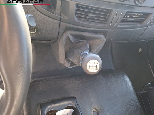 Vehicle image 10 / 13