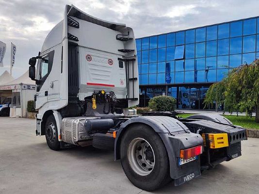 Vehicle image 4 / 14