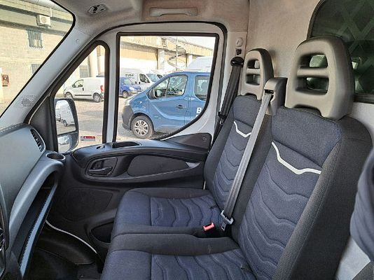 Vehicle image 15 / 15