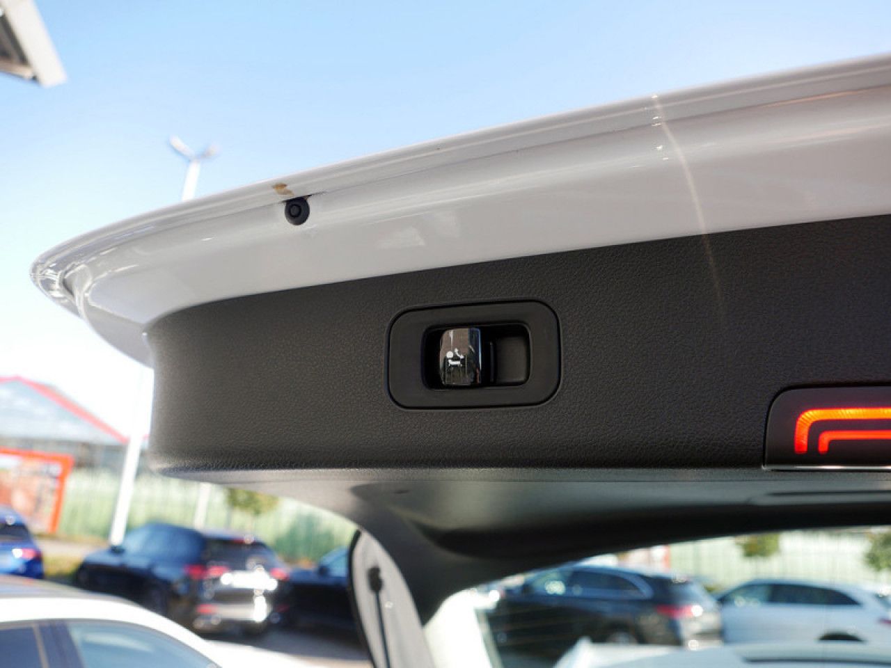 Mercedes-Benz E-Klasse – Bild 13