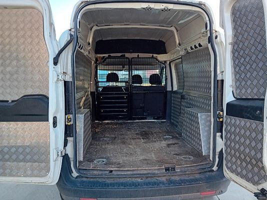Vehicle image 5 / 12