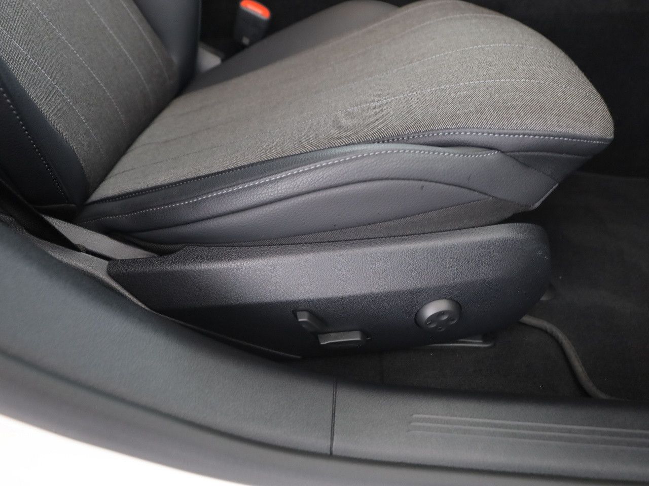 Mercedes-Benz E-Klasse – Bild 16