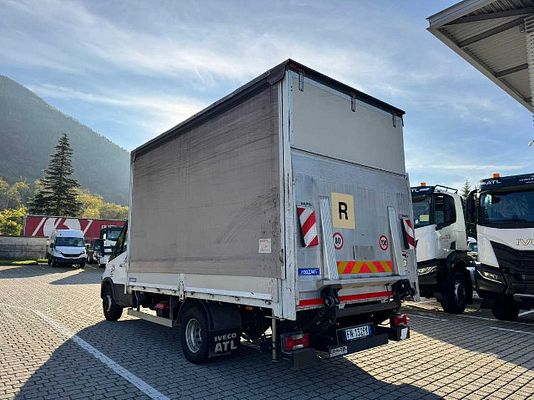 Vehicle image 3 / 11
