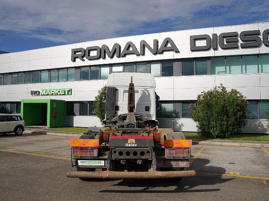 Vehicle image 6 / 13