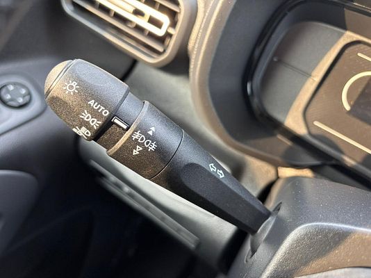 Vehicle image 13 / 15