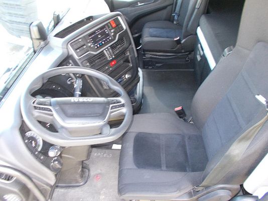 Vehicle image 8 / 10