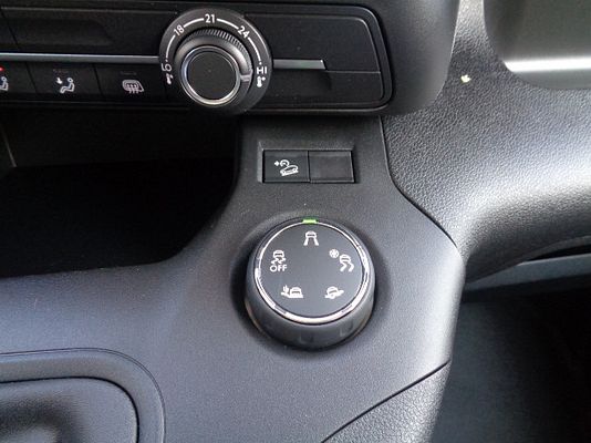 Vehicle image 14 / 15