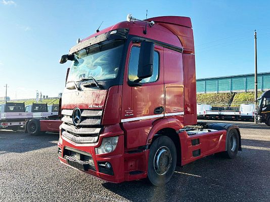 Vehicle image 1 / 15