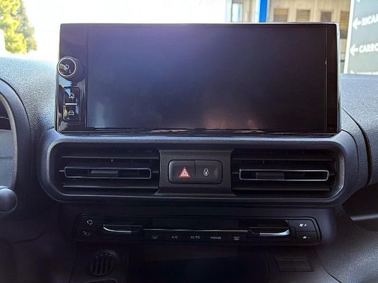 Vehicle image 12 / 15