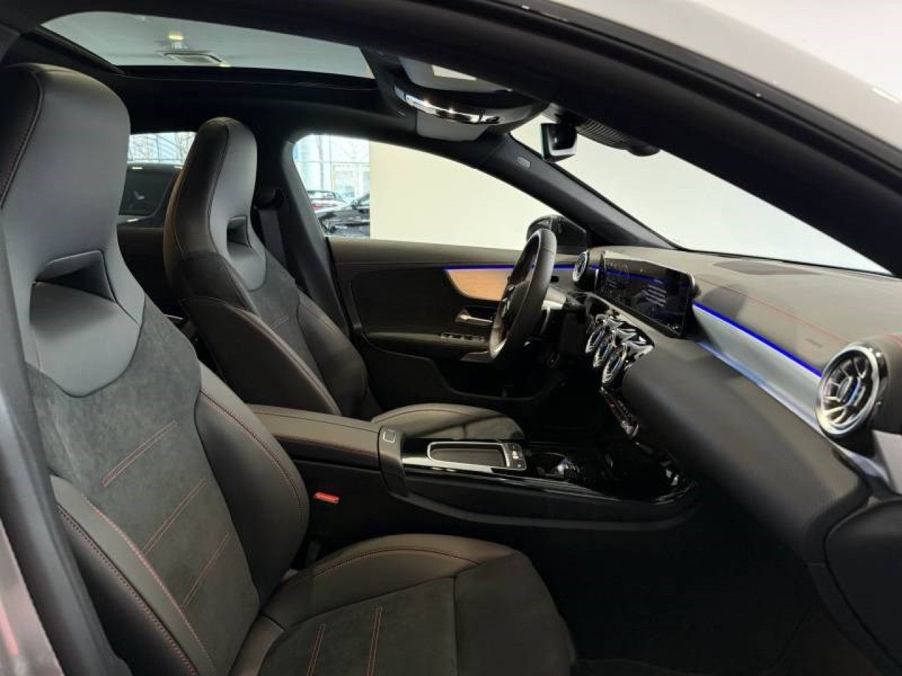 Photo du v&eacute;hicule 3 / 18