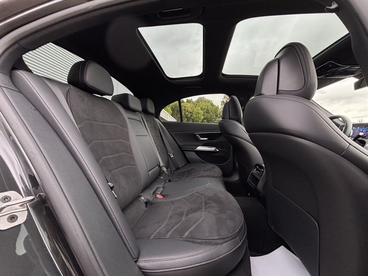 Mercedes-Benz E-Klasse – Bild 17