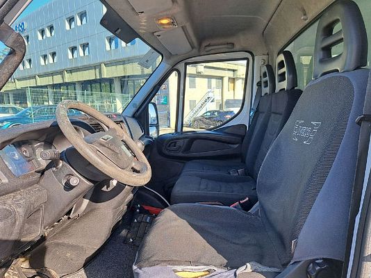 Vehicle image 14 / 18