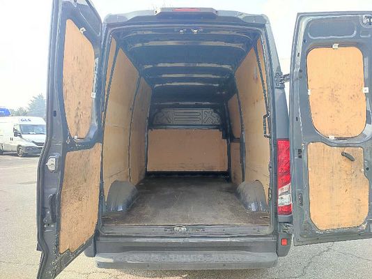 Vehicle image 7 / 10