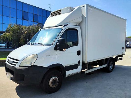 Vehicle image 1 / 10