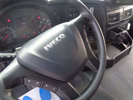 Vehicle image 12 / 15