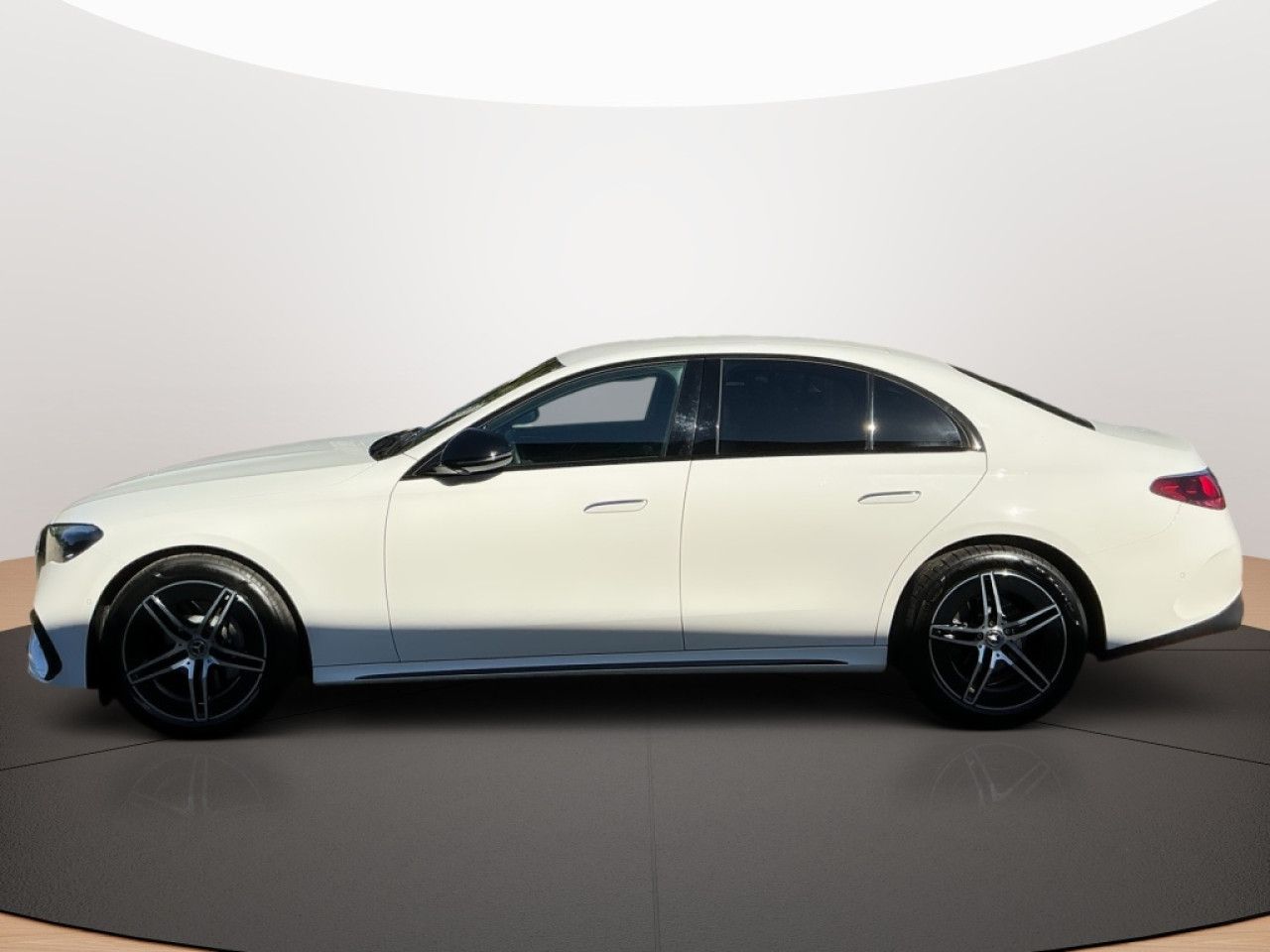 Mercedes-Benz E-Klasse – Bild 8