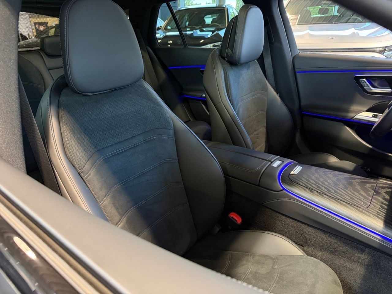 Mercedes-Benz E-Klasse – Bild 27