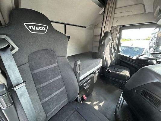 Vehicle image 3 / 14