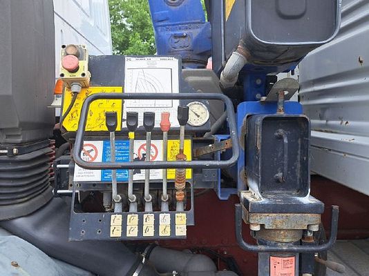 Vehicle image 13 / 20