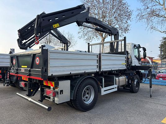 Vehicle image 3 / 15