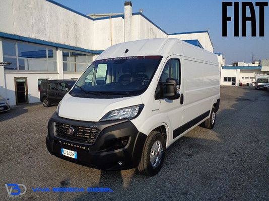 Vehicle image 3 / 15