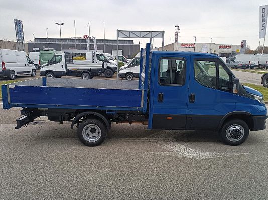 Vehicle image 5 / 10