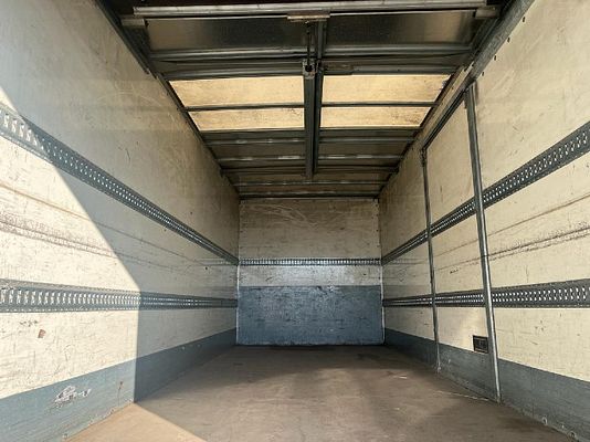 Vehicle image 9 / 13