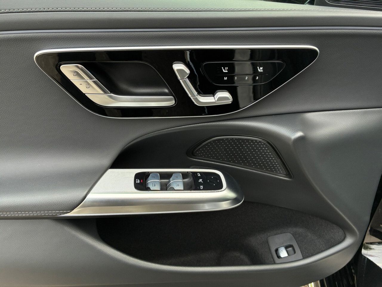Mercedes-Benz E-Klasse – Bild 14