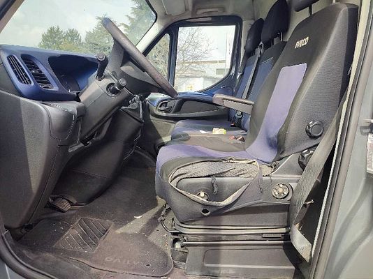 Vehicle image 9 / 10