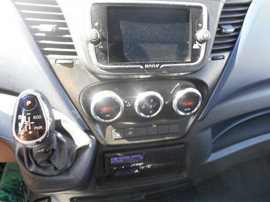 Vehicle image 6 / 8