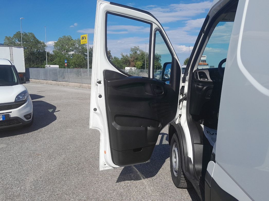 IVECO | IVECO 35S15V--FURGONE-3520 L