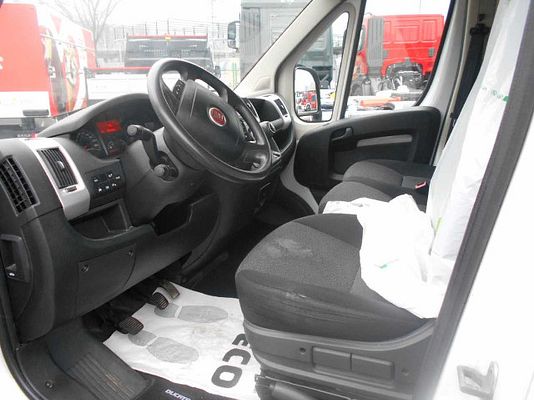 Vehicle image 9 / 10