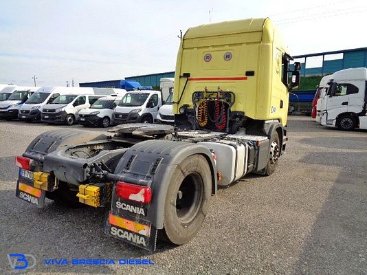 Vehicle image 6 / 14