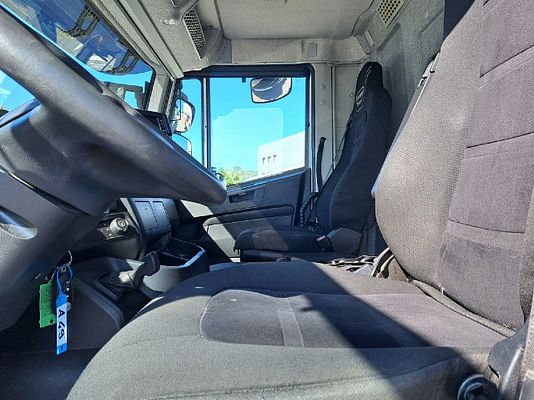 Vehicle image 11 / 16