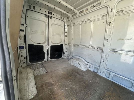 Vehicle image 6 / 14