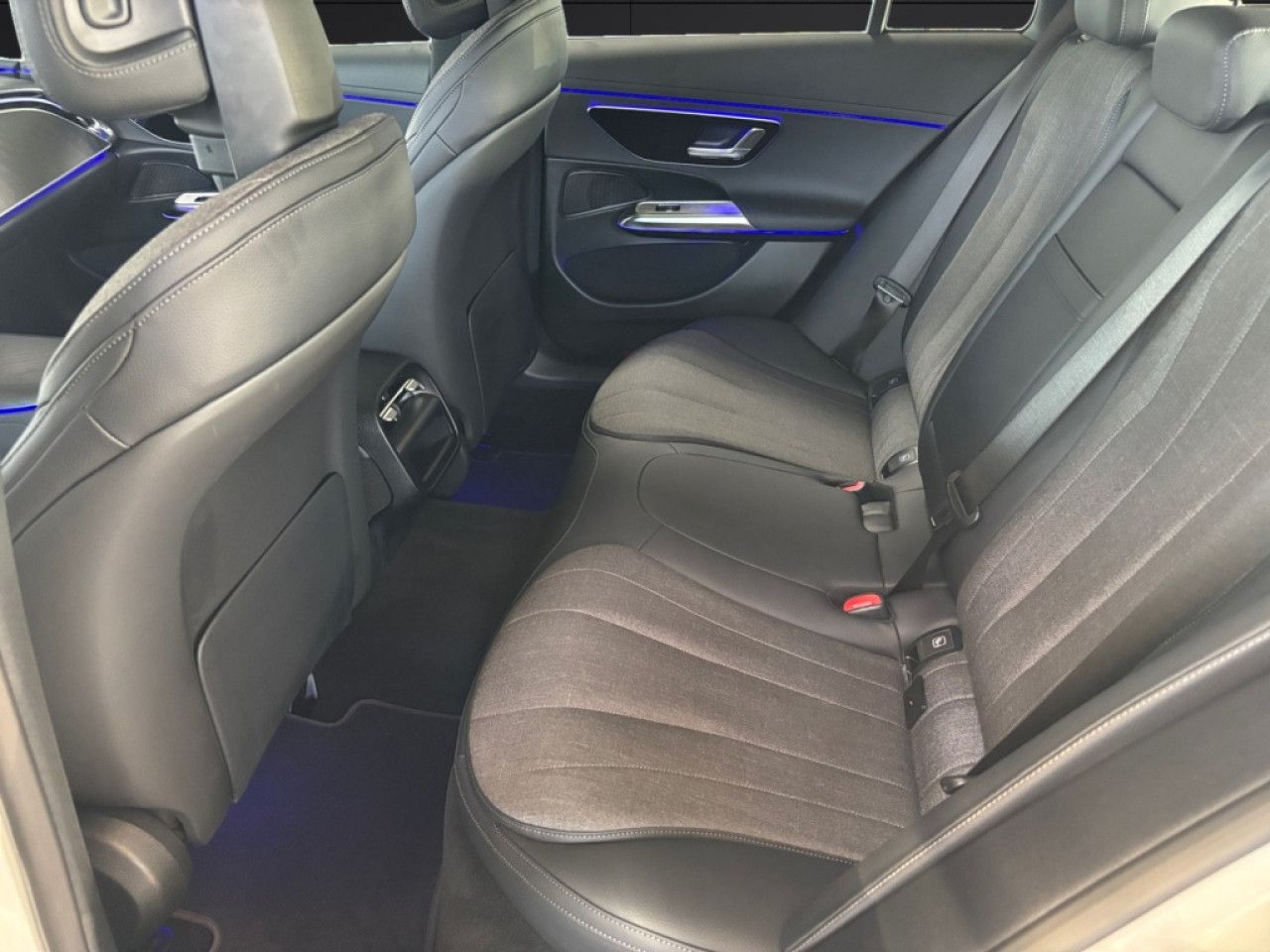 Mercedes-Benz E-Klasse – Bild 13