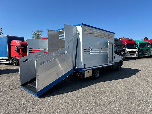Vehicle image 6 / 17