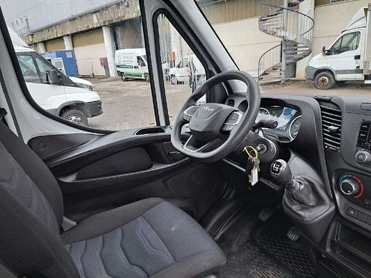 Vehicle image 4 / 11