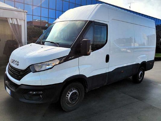 Vehicle image 1 / 15