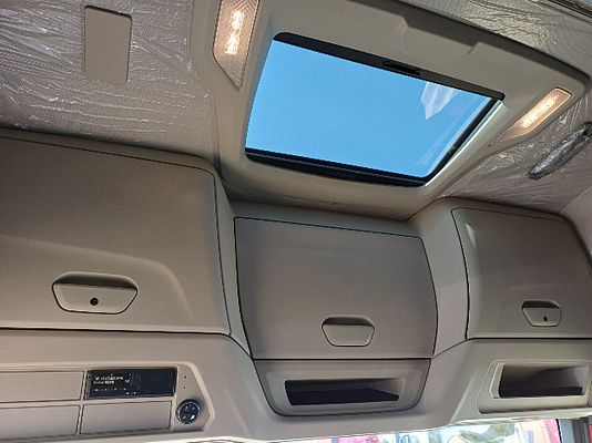Vehicle image 9 / 14