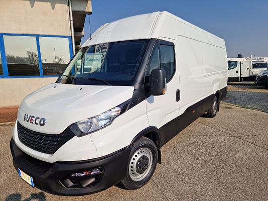 Vehicle image 2 / 9